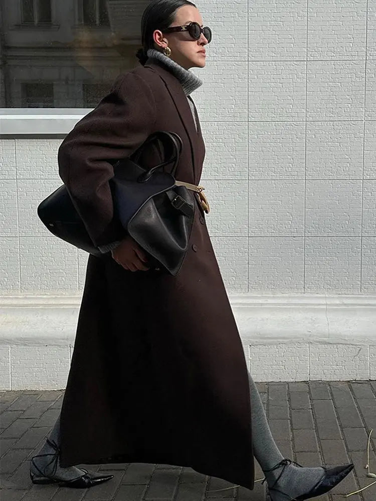 מעיל חורף ארוך לנשים בגוון חום כהה - Milu