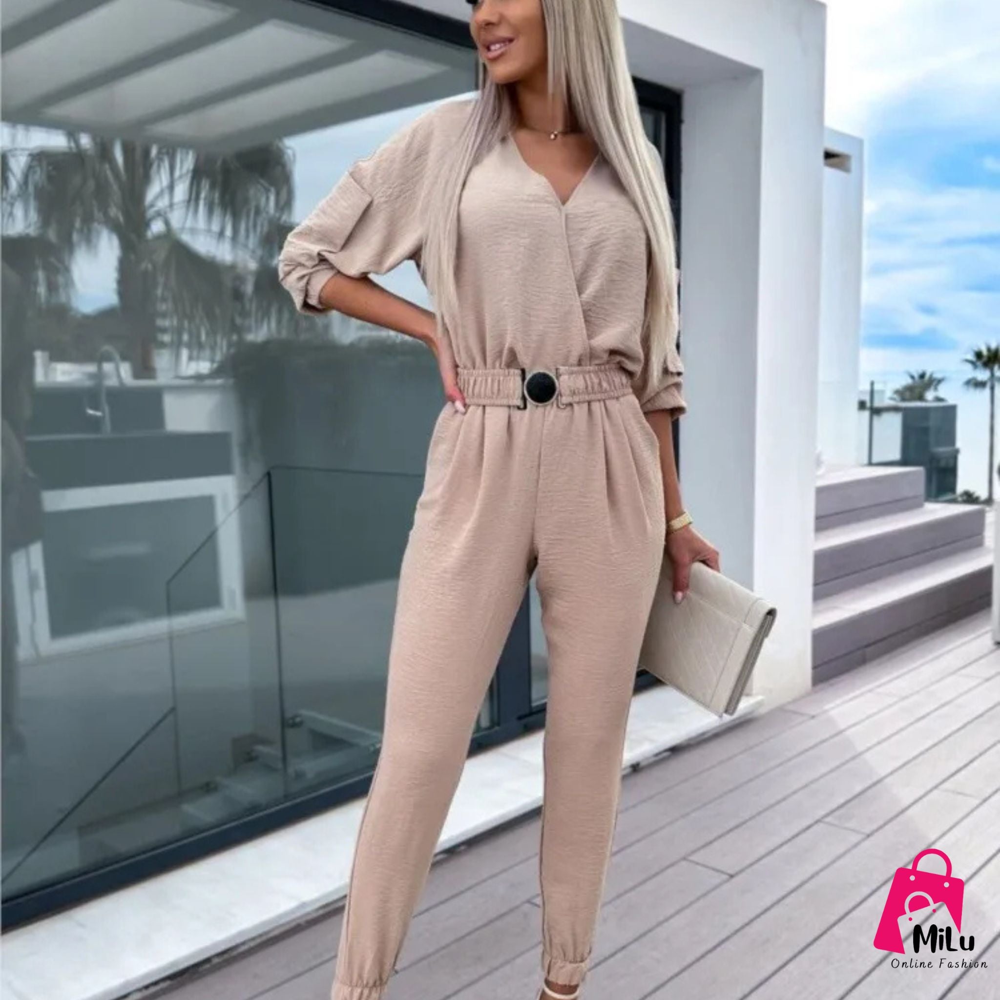 אוברול ליאנה עם חגורה עגולה במותן ועיצוב נשי קלאסי